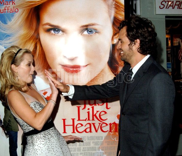 Reese Witherspoon and Mark Ruffalo during Just Like Heaven Los Angeles