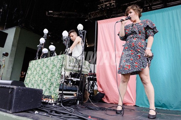 kapsel Clip vlinder aangrenzend Megan James and Corin Roddick of the band Purity Ring perform at the... |  WireImage Sverige | 148138089