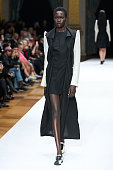 Yohji Yamamoto : Runway - Paris Fashion Week -...