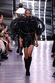 Noir Kei Ninomiya : Runway - Paris Fashion Week -...