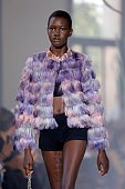 Shiatzy Chen : Runway - Paris Fashion Week - Womenswear...