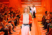 Louis Vuitton : Runway - Paris Fashion Week -...