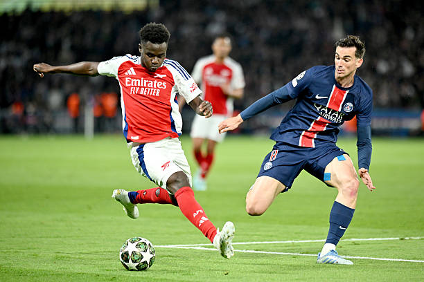 Saka trong trận đấu căng thẳng, Arsenal chịu thiệt vì luật cũ