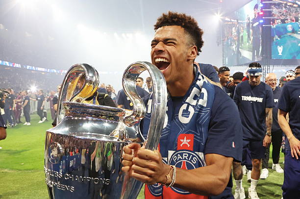 Desire Doue ăn mừng chức vô địch Champions League cùng PSG