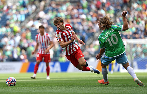 Hiệp 1 khép lại với tỷ số 1-0 nghiêng về Atletico