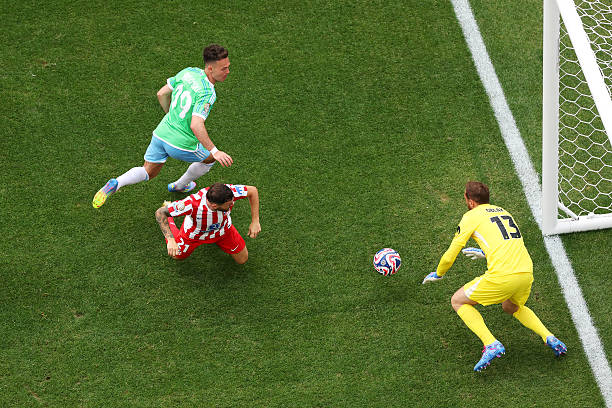 Jan Oblak cản phá xuất sắc, bảo toàn tỷ số cho Atletico Madrid