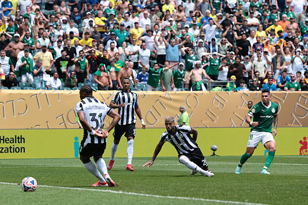 Paulinho ghi bàn thắng quý giá, mở tỷ số cho Palmeiras