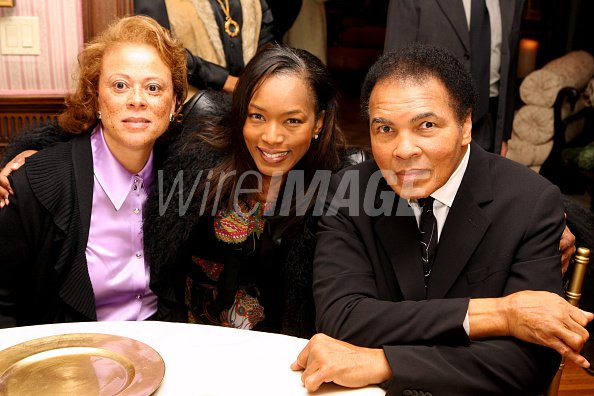 Yolanda Williams Angela Bassett and Muhammad Ali at the The Estate of