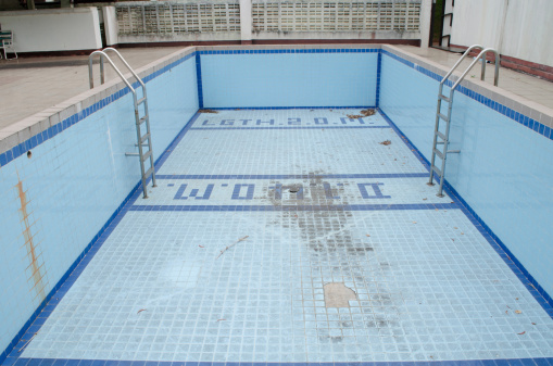 Abandoned swimming pool : ストックフォト