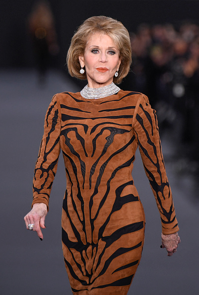actress-jane-fonda-takes-part-in-the-loreal-fashion-on-the-sidelines-picture-id856267568