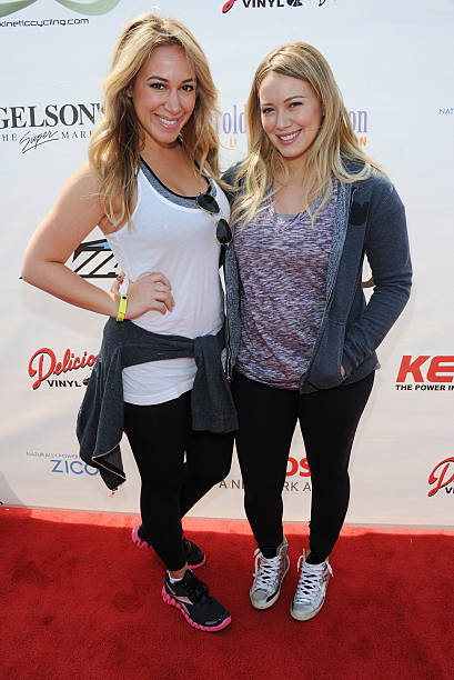 ¿Cuánto mide Haylie Duff? - Real height Actresses-haylie-duff-and-hilary-duff-arrive-at-the-harold-robinson-picture-id145705688?k=6&m=145705688&s=612x612&w=0&h=QZZxdJjWzjtz30z_1GsWZSvhQ-g6Mdv6Voi2GjDJV6E=