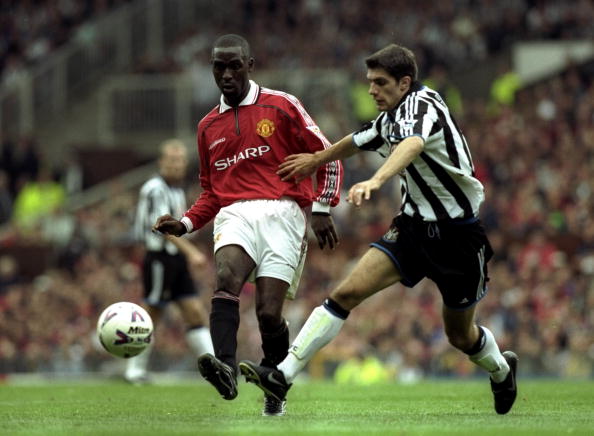 Andy Cole and Aaron Hughes : News Photo