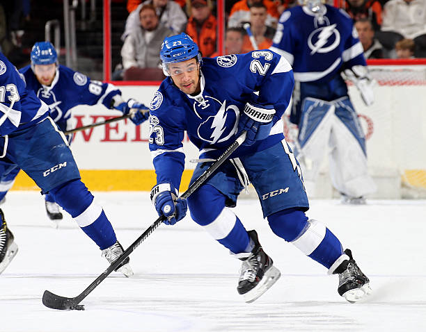 MIRA LOS REGALOS ABIERTOSSSSSSSSSSSSSSS  Brown-of-the-tampa-bay-lightning-takes-the-puck-in-the-first-period-picture-id631149062?k=6&m=631149062&s=612x612&w=0&h=oE5sS5DGXbPP_Cl3jWXkbsDzf8fyMnVq1oIIHLNHxYA=