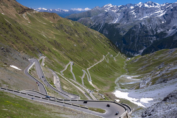 Cars on The Stelvio Pass in the Alps, Italy : News Photo