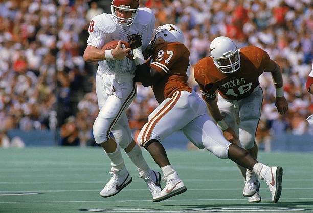 Oklahoma QB Troy Aikman (18) in action vs Texas. Dallas, TX