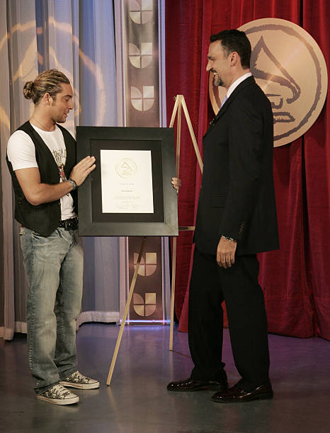 ¿Cuánto mide Kike Santander? - Altura - Real height David-bisbal-and-kike-santander-during-the-7th-annual-latin-grammy-picture-id112488226?k=6&m=112488226&s=612x612&w=0&h=wLz0UeNX9MP_Szvq2mtbrl18iOxfWRgN7PB1otZcgSU=