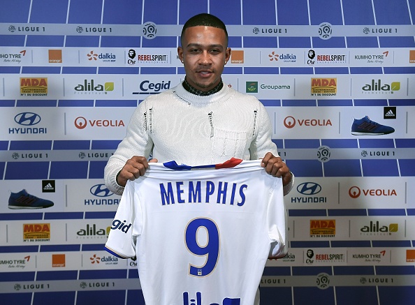 FBL-FRA-L1-LYON-DEPAY : News Photo