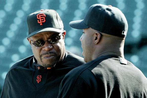 Manager Dusty Baker (L) and Barry Bonds of the San : News Photo