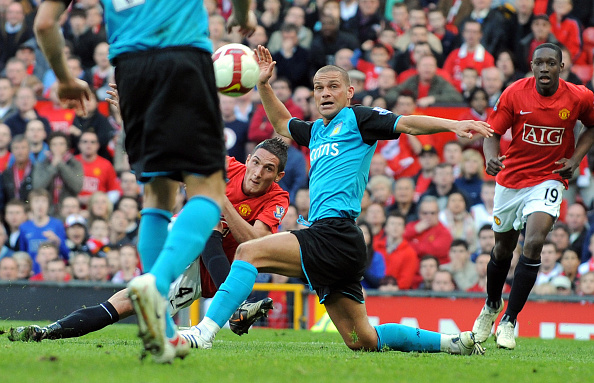 Manchester United's Federico Macheda (C) : News Photo