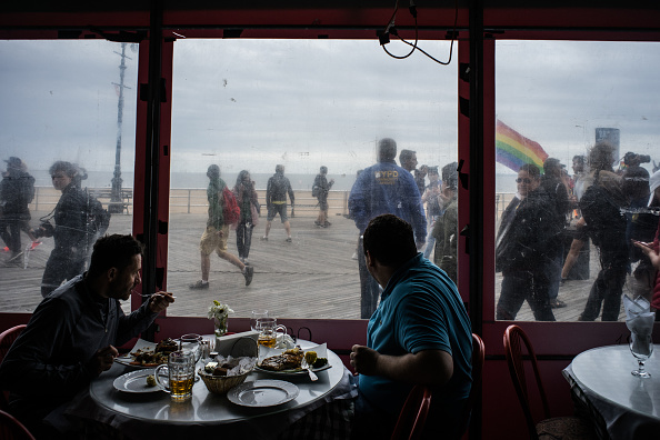 http://media.gettyimages.com/photos/patrons-of-a-russian-restaurant-watch-the-russianspeaking-lgbt-pride-picture-id686101578?k=6&amp;m=686101578&amp;s=594x594&amp;w=0&amp;h=XkijtOuI18CVqIgreG5a3U4ktoqT-QhdzaSg9BaJgxs=