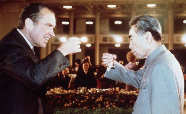 US president Richard Nixon toasts with Chinese Prime Minister Chou En Lai in February 1972 in Beijing during his official visit in China Le prTsident...