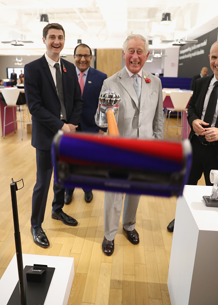 prince-charles-prince-of-wales-accompanied-by-dysons-director-of-picture-id868831792