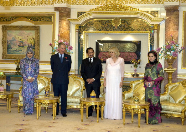 the-prince-of-wales-the-duchess-of-cornwall-attend-a-banquet-at-the-picture-id158085541
