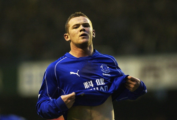 Wayne Rooney of Everton celebrates after scoring Everton's second goal : News Photo