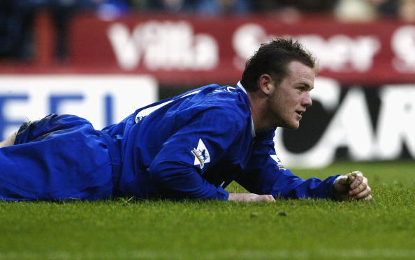 Wayne Rooney of Everton looks dejected : News Photo