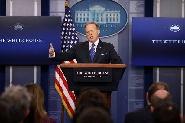 Fotos Und Bilder Von White House Press Secretary Sean Spicer