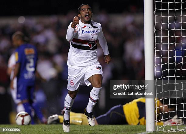 Junior Cesar of Sao Paulo celebrates a scored goal against Cruzeiro during a match as part of the Libertadores Cup 2010 on May 19, 2010 in Sao Paulo,...