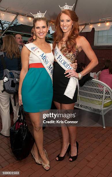 Miss Maryland Brooke Poklemba and Miss Florida Rachael Todd pose for photographers during the America's Everglades Summit to Unite Conservation...