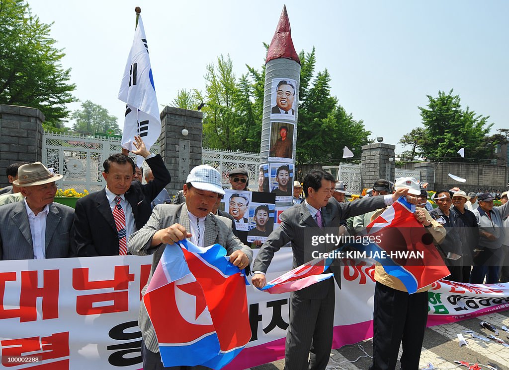 South Korean activists tear up mock Nort