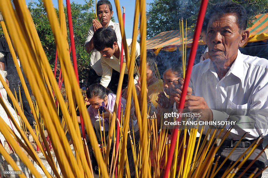 Cambodians pray during the annual 'Day o