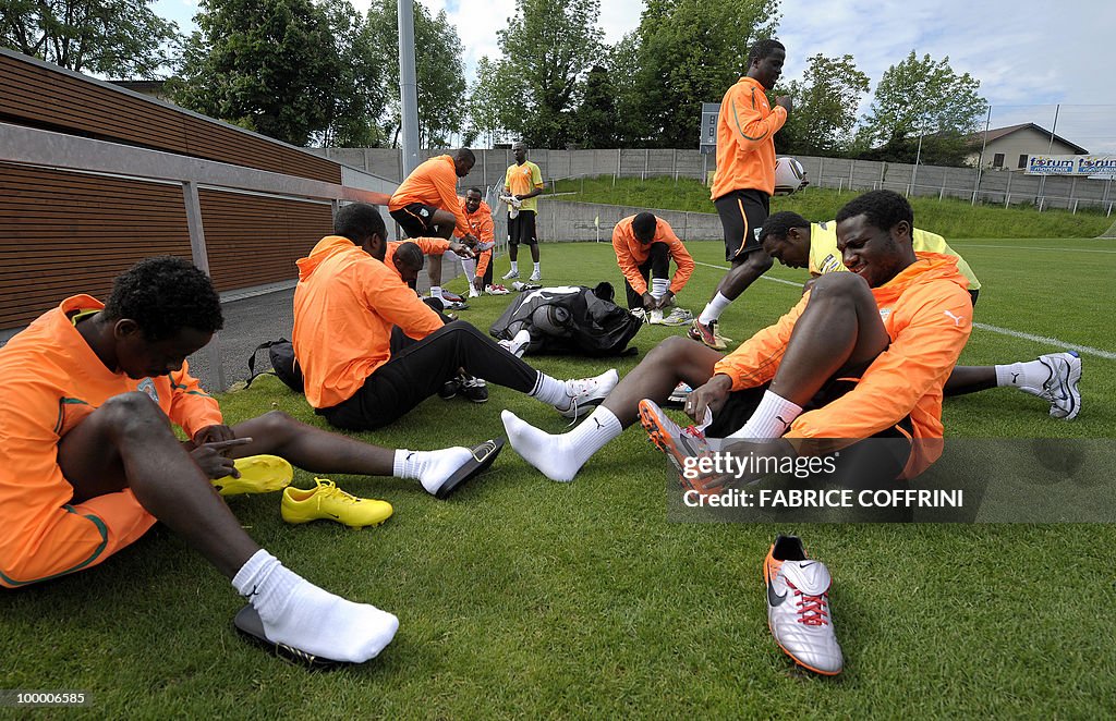 Ivory Coast football players prepare for
