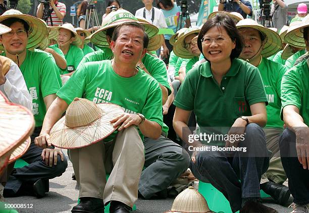 Tsai Ing-wen, chairwoman of Taiwan's main opposition Democratic Progressive Party , right, and Frank Hsieh, Taiwan's former premier, left, lead...