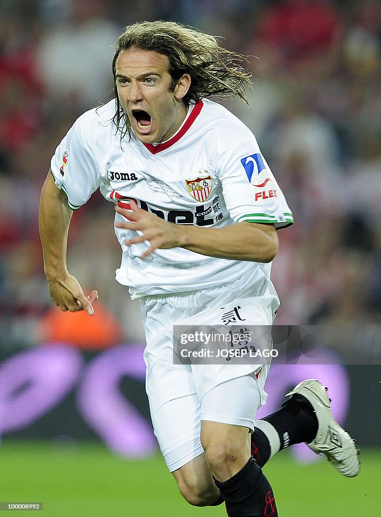 Sevilla's midfielder Diego Capel celebra