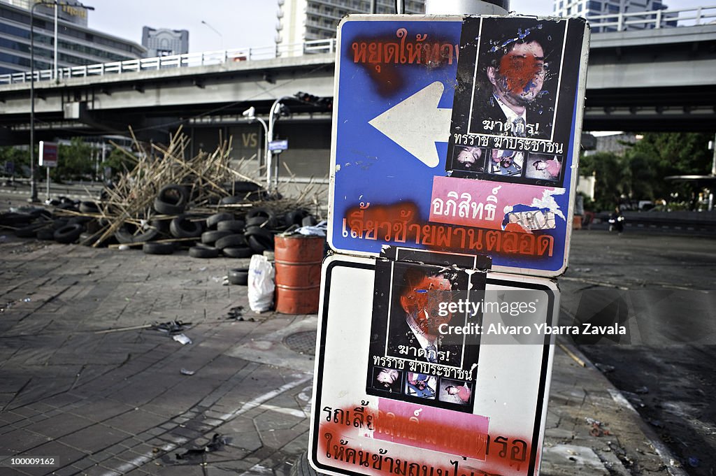 Red-shirt Leaders Surrender As Government Troops Storm Barricades