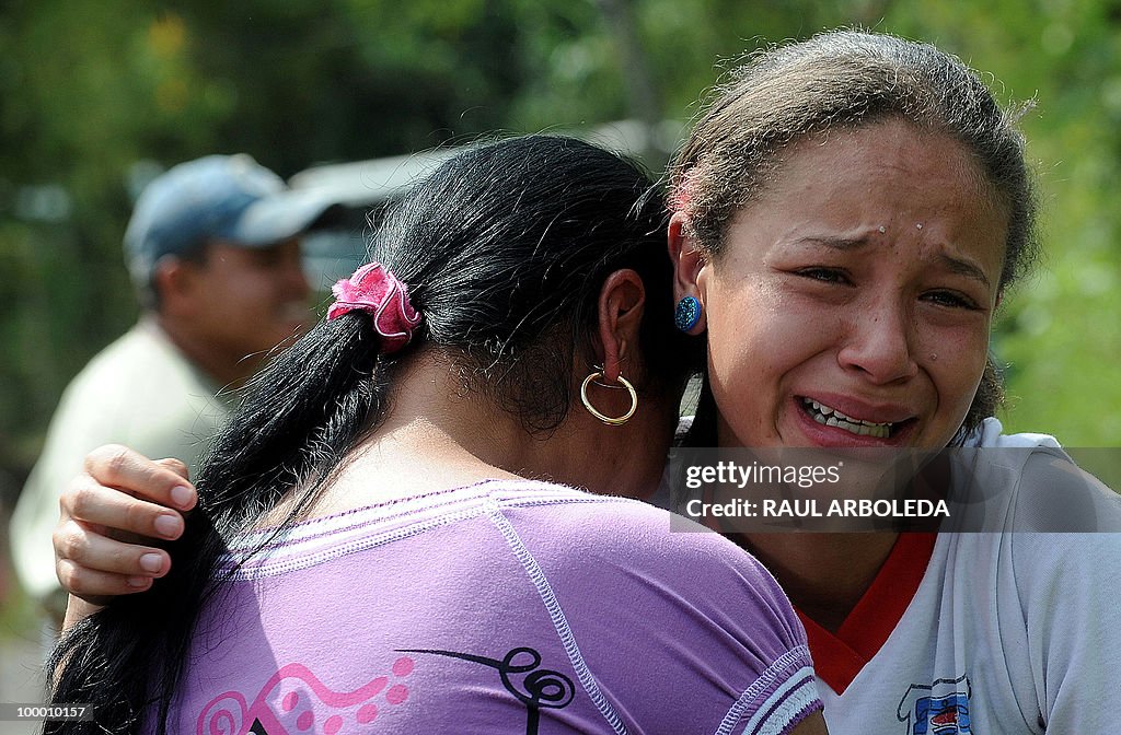 Jessica Valdez (R), daughter of one of t