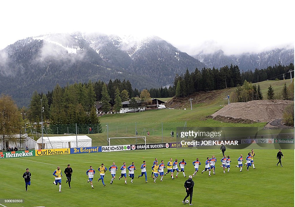 Players warm up during the Dutch nationa