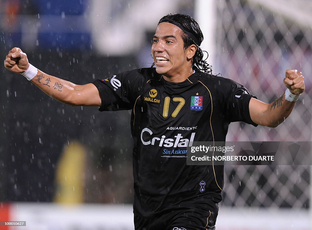 Once Caldas' Dayro Moreno celebrates aft