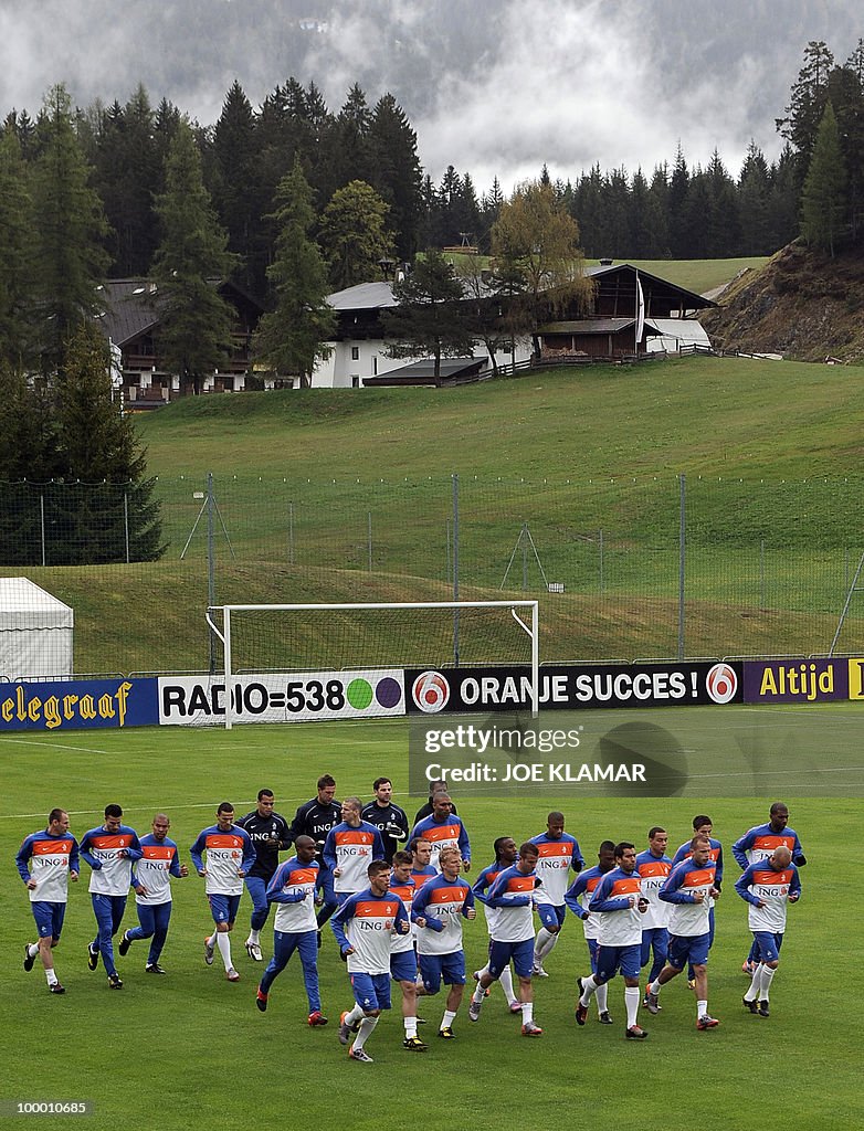 Netherland football team players train d