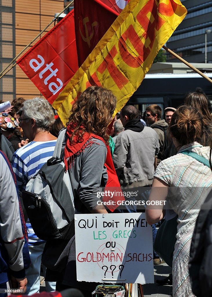 People hold flags in front of the EU Com