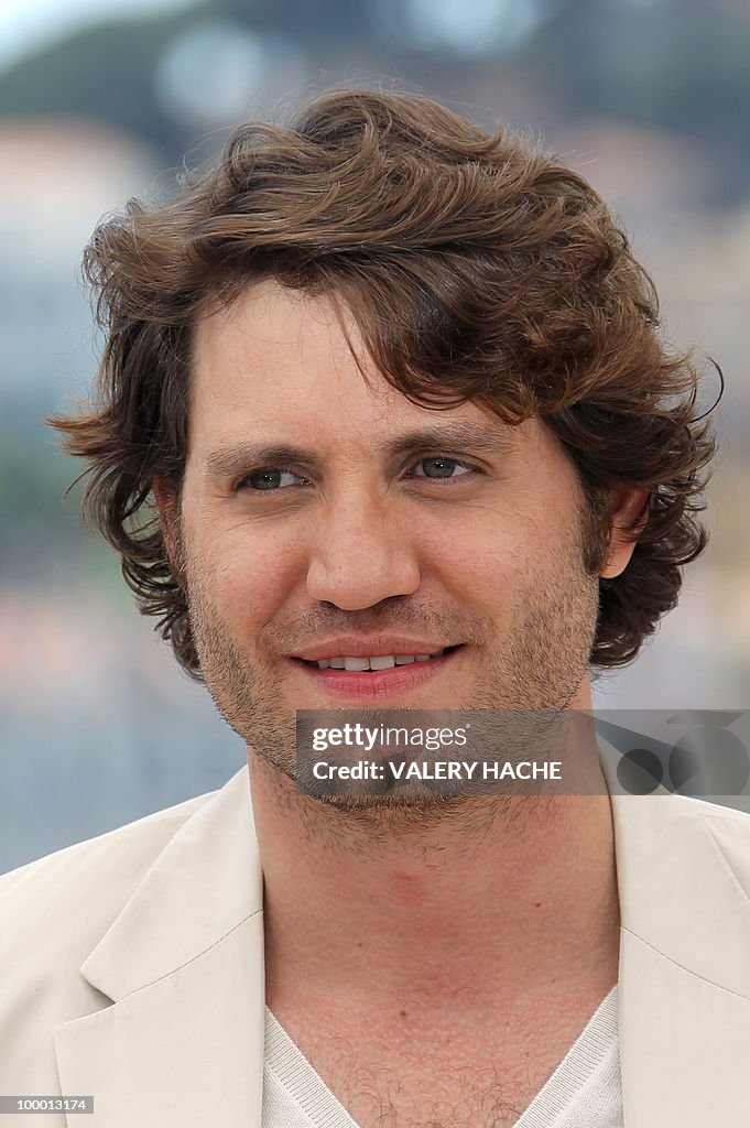 Venezuelian born actor Edgar Ramirez pos