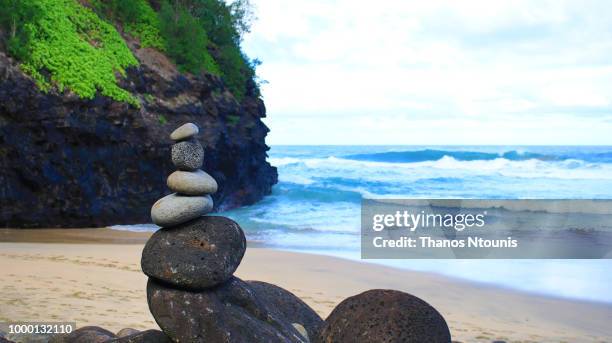 Hawaiian Rocks Stack Hawaii Rock Stack Photos and Premium High Res Pictures - Getty Images