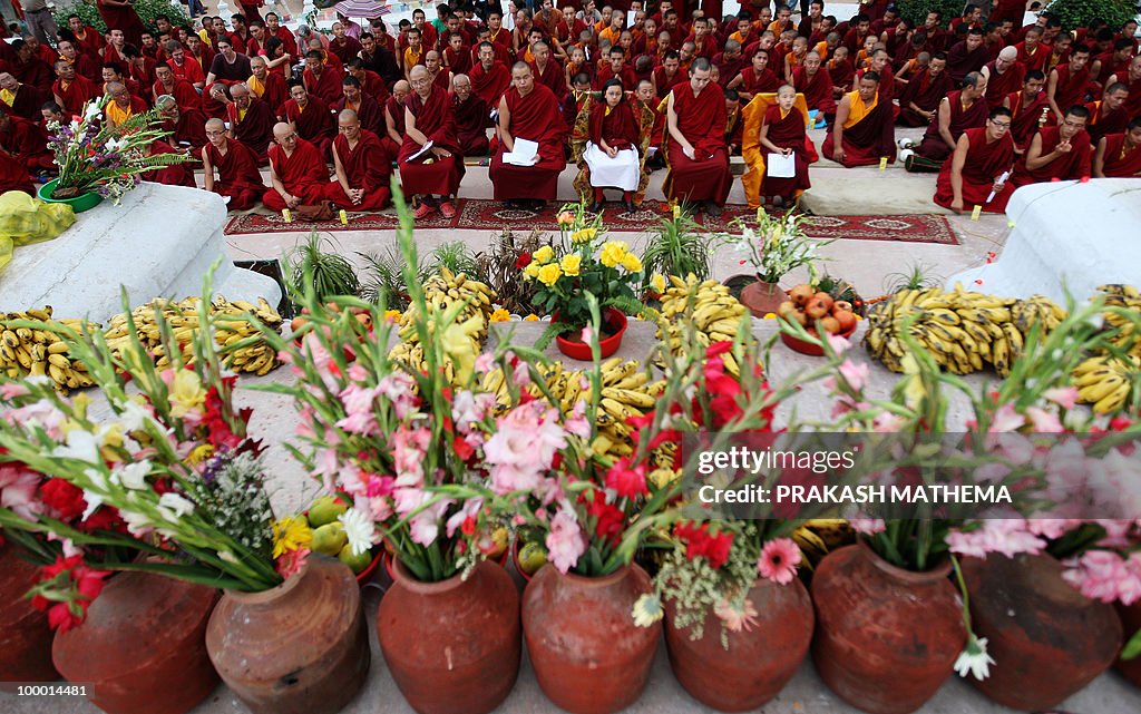 Nepalese and Exile Tibetan monks attend