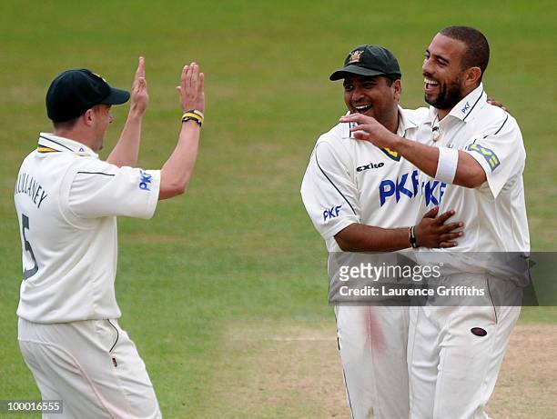 Andre Adams of Nottinghamshire celebrates the wicket of Dominic Cork of Hampshirewith Samit Patel and Steven Mullaney during the LV County...