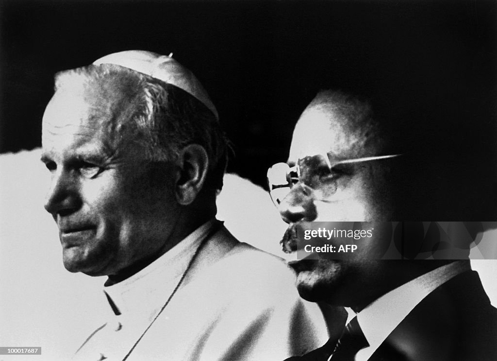 Pope John Paul II and Omar Bongo, presid