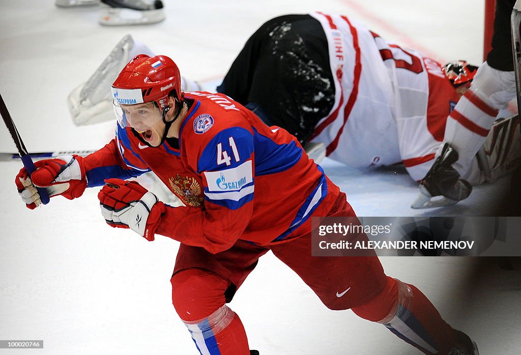 Russia's Nikolai Kulemin (L) of NHL's To