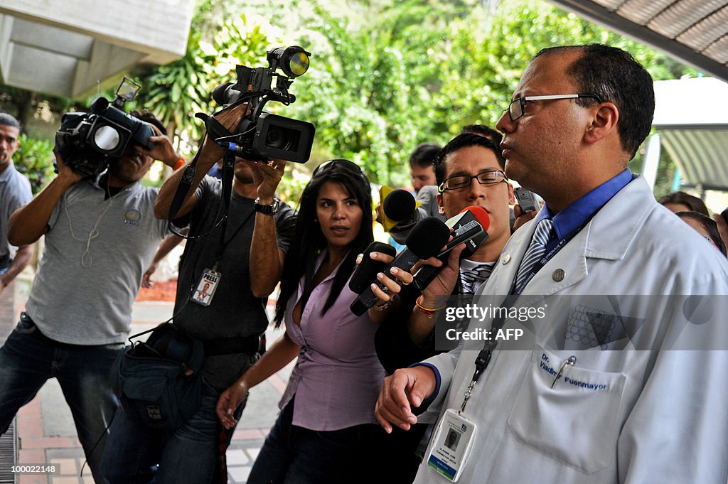 Venezuelan doctor Vladimir Fuenmayor (R)